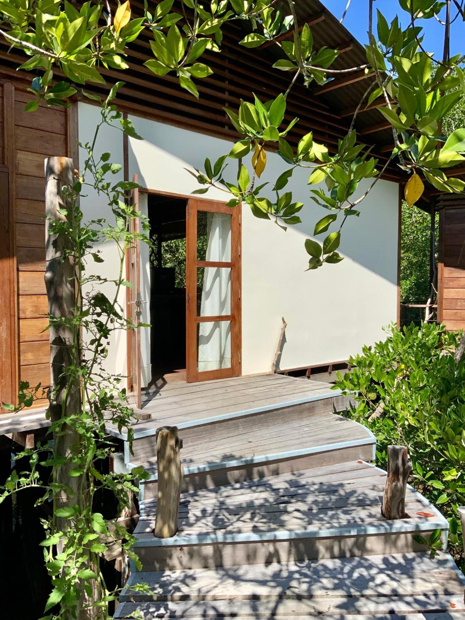 Villa Luzo & Tours Saonek Exterior foto