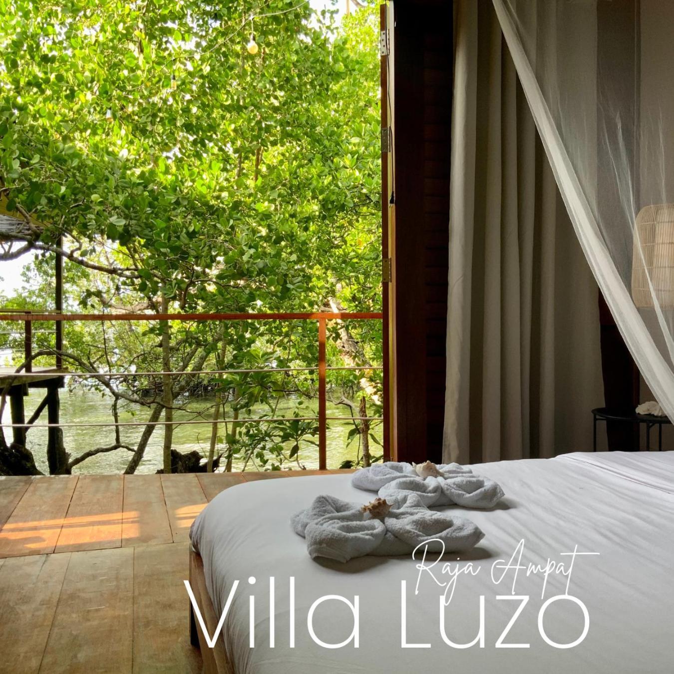 Villa Luzo & Tours Saonek Exterior foto